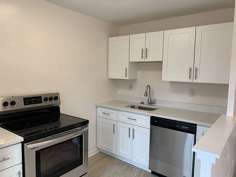 819 College Avenue — Photo 53