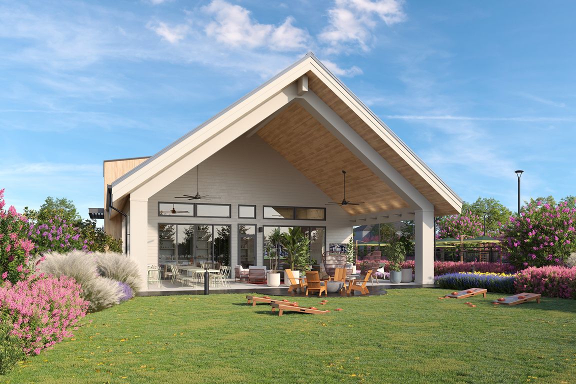Oxenfree Rowlett amenity lawn and covered patio lounge.