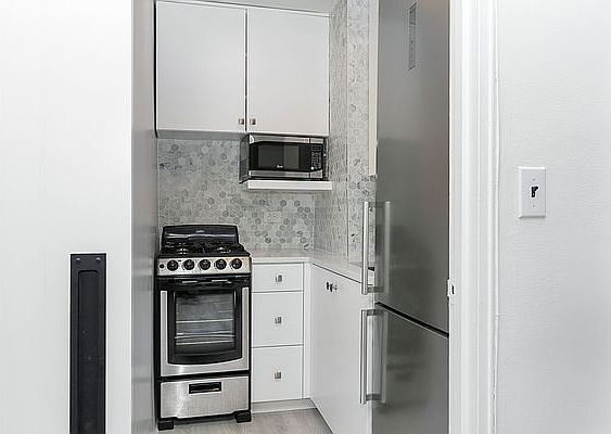 5th image of 205 E 77th St APT 3H