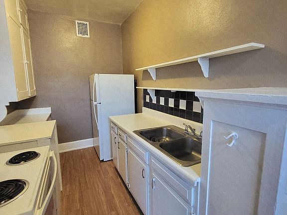5th image of 1312 Willow Branch Ave APT 17