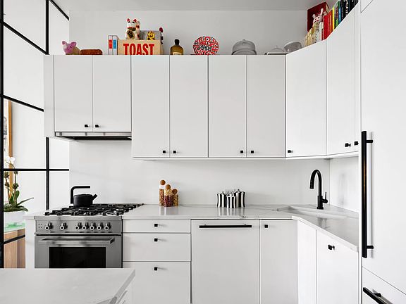 4th image of 21 E 22nd St APT 10A
