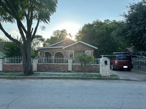 915 Blandin St, Fort Worth, TX 76111