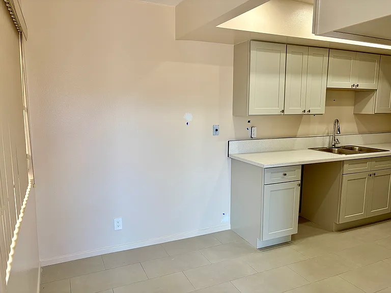 1134 Campbell St #305 — Photo 7