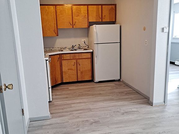2nd image of 1640-1650 Moore Ave #26