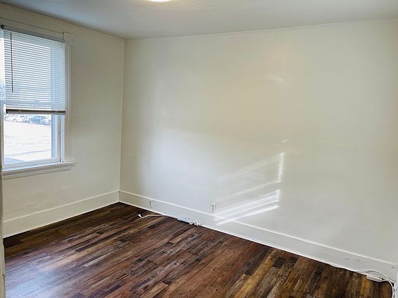 4th image of 619 N 31st St APT 6