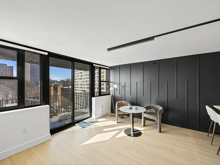 Cosmo 440 Luxury Apartments — Photo 20