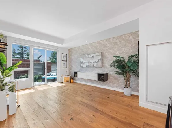 63 N Inglewood Park SE #125, Calgary, AB T2G 1B7