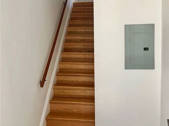 2nd image of 105 Charles St Floor 2