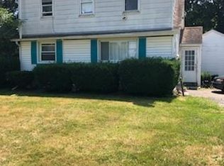 7475 Fairview Dr, Lockport, NY 14094