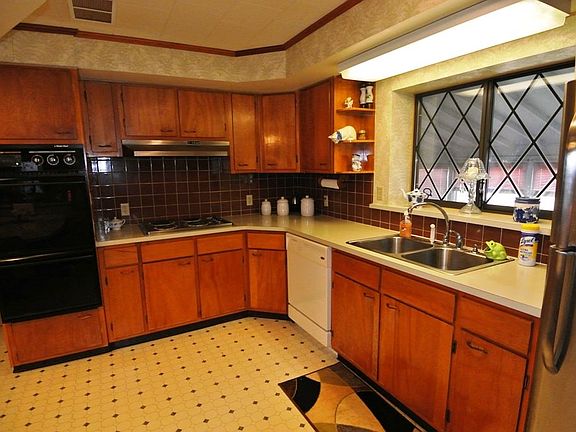 3rd image of 2040 Tennessee St