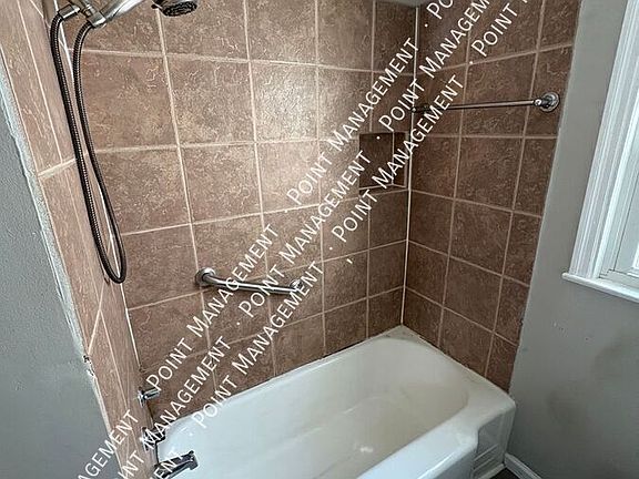 5th image of 2936 Glendale Ave NW