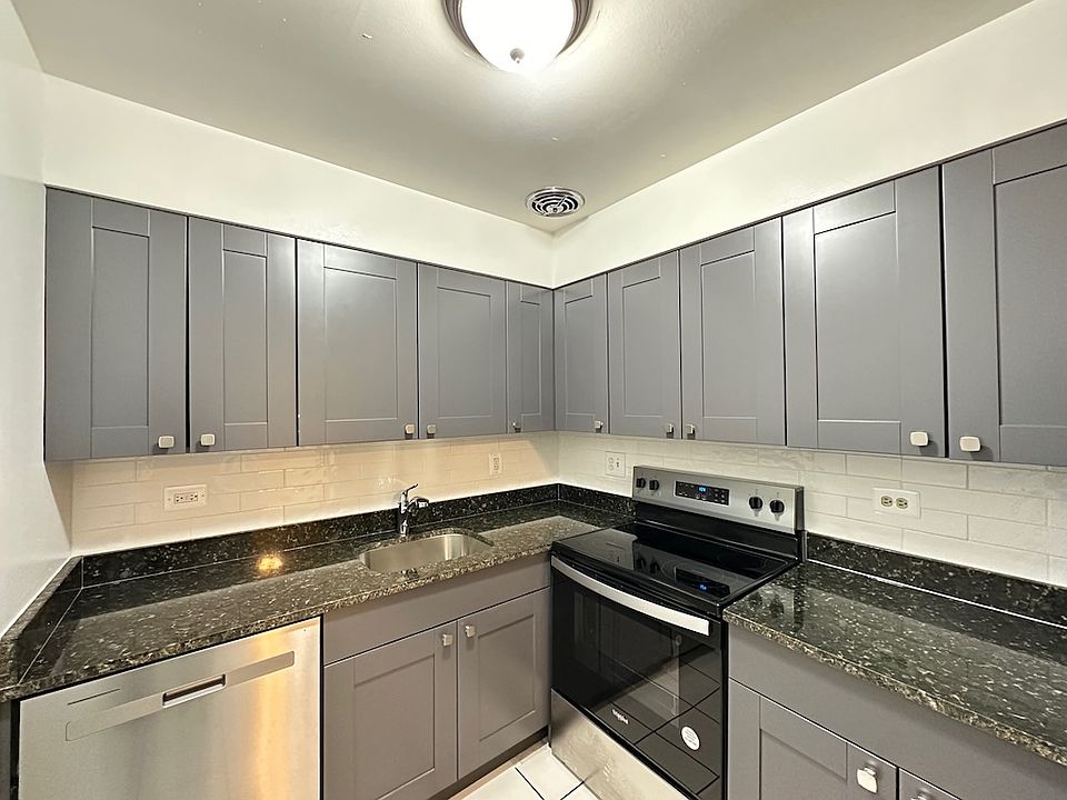 1st image of 3825 N Pine Grove Ave #G03c