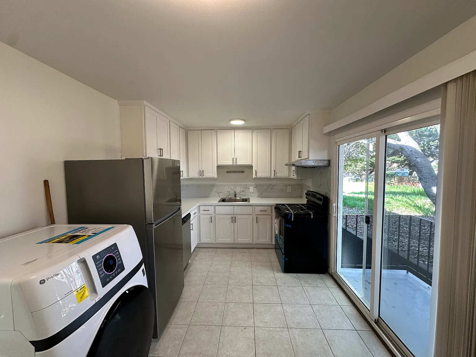 2 bed, 985 sqft, $2,950 — Photo 3