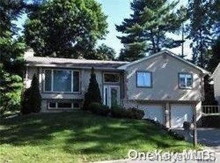 3 Pickwick Hill Dr, Huntington Station, NY 11746