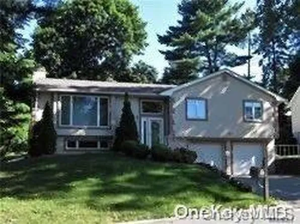 3 Pickwick Hill Drive, Huntington Station, NY 11746