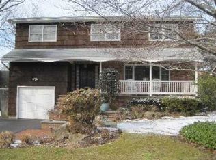 2185 Loines Ave, Merrick, NY 11566