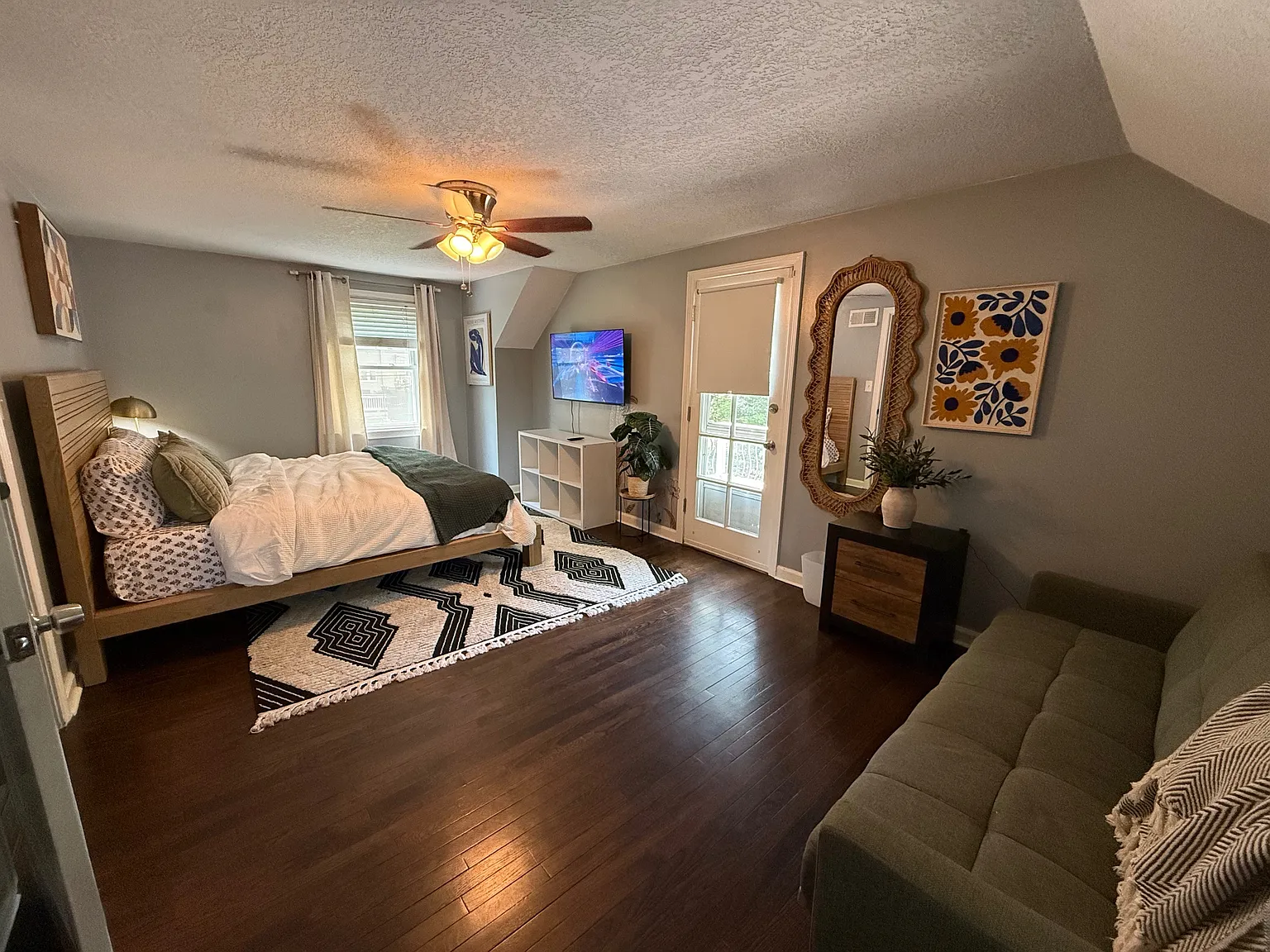 4 bed, 2070 sqft, $3,350 — Photo 3