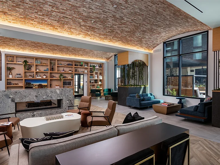 Aqua Lounge