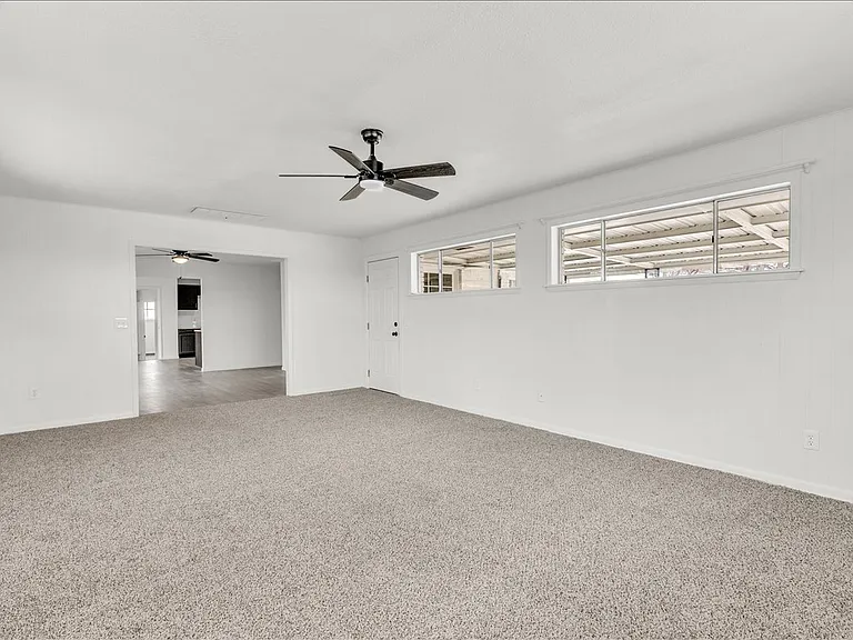 10313 N McKinley Ave — Photo 16