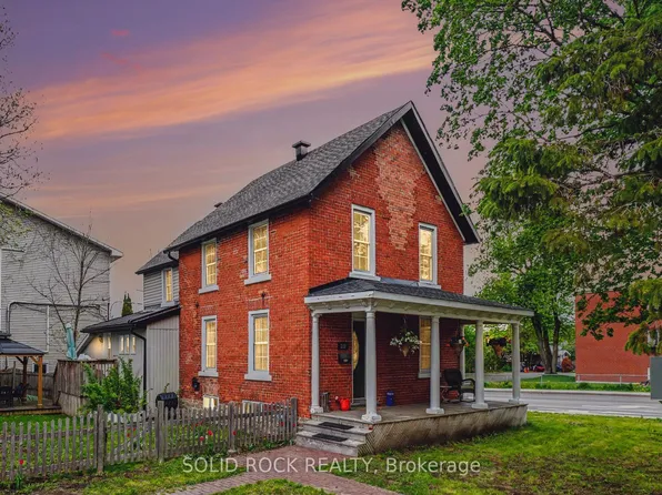 312 Bridge St, Carleton Place, ON K7C 3H8