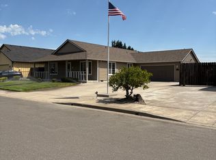 60 Village Dr, Creswell, OR 97426