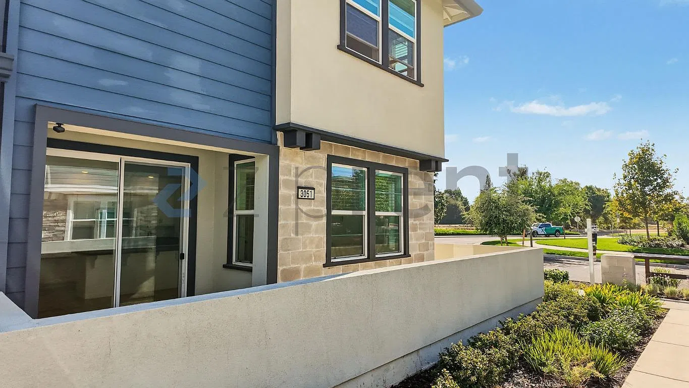 3 bed, 2.5 bath, 1740 sqft, $2,995 — Photo 3