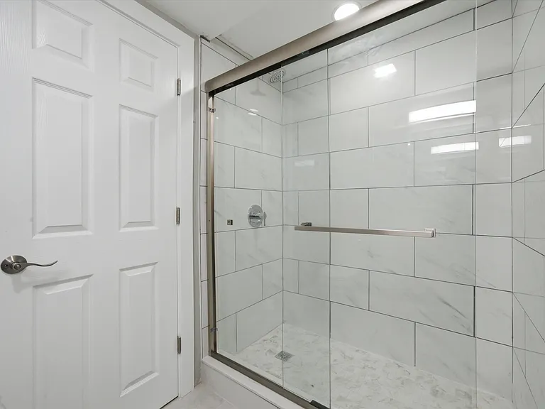 1915 W Lunt Ave #G — Photo 15
