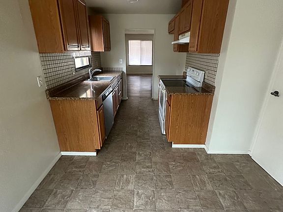 4th image of 912 Feather Dr Unit B