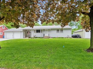 6100 Ridge Dr, Woodbury, MN 55125