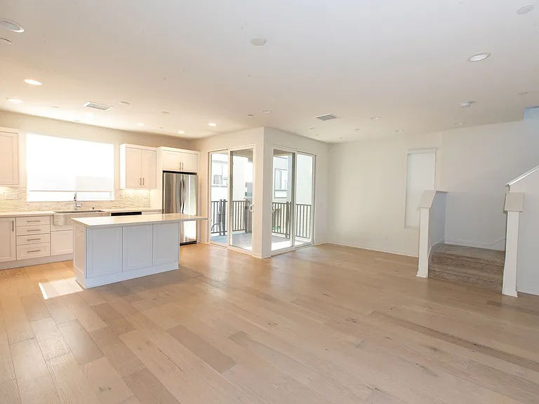1625 Hampton Dr — Photo 11