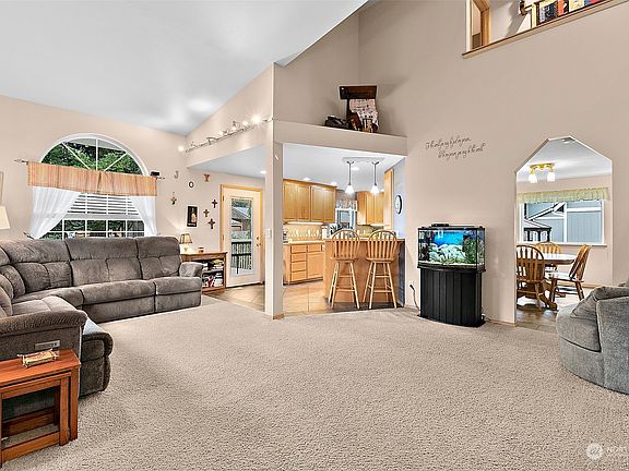 4th image of 11807 209th Avenue Ct E