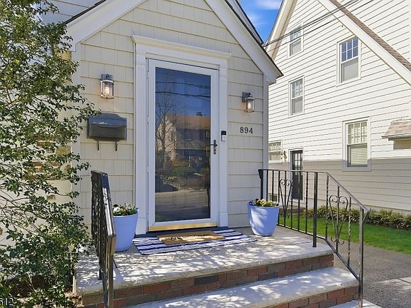 3rd image of 894 Ridgewood Road