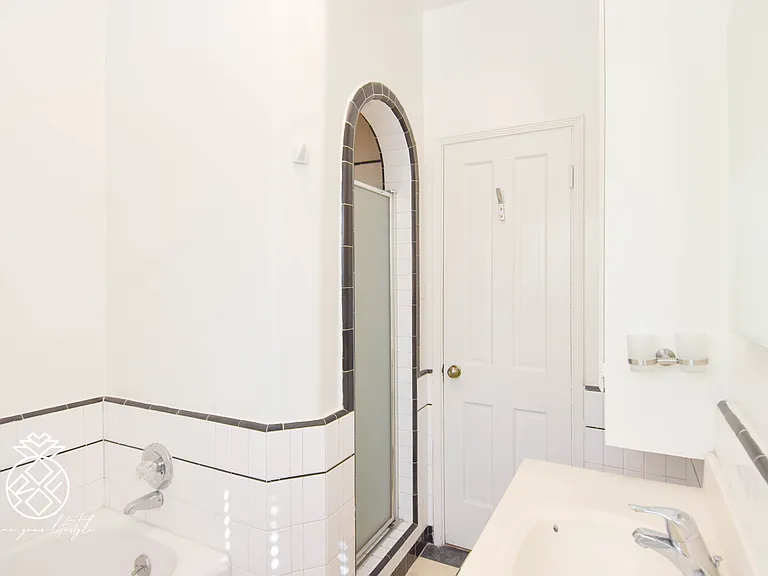 9356 W Olympic Blvd #1/2 — Photo 23