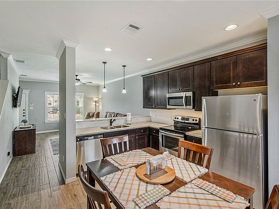 5th image of 301 Sw Pkwy #310