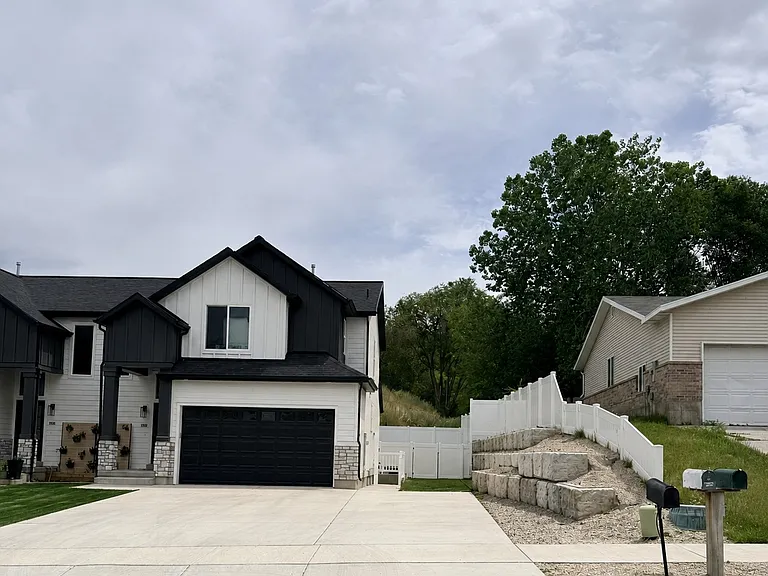 1537 S 600th St E — Photo 1