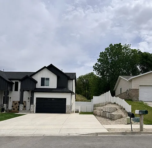1537 S 600th St E Photo 1