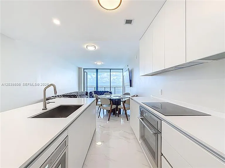 700 NE 24th St #4904 — Photo 9