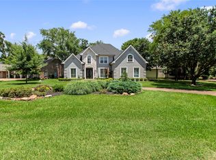 301 Saint Andrews Dr, Mabank, TX 75156