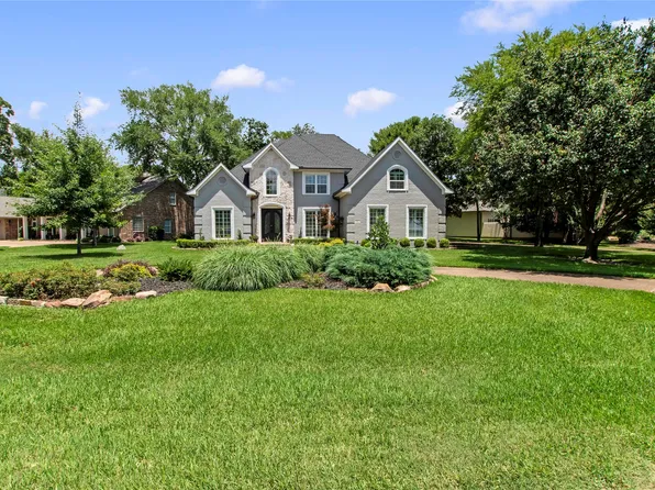 301 Saint Andrews Dr, Mabank, TX 75156