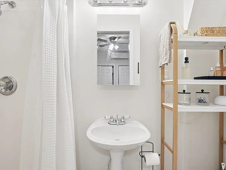 516 Adams St #1F — Photo 6