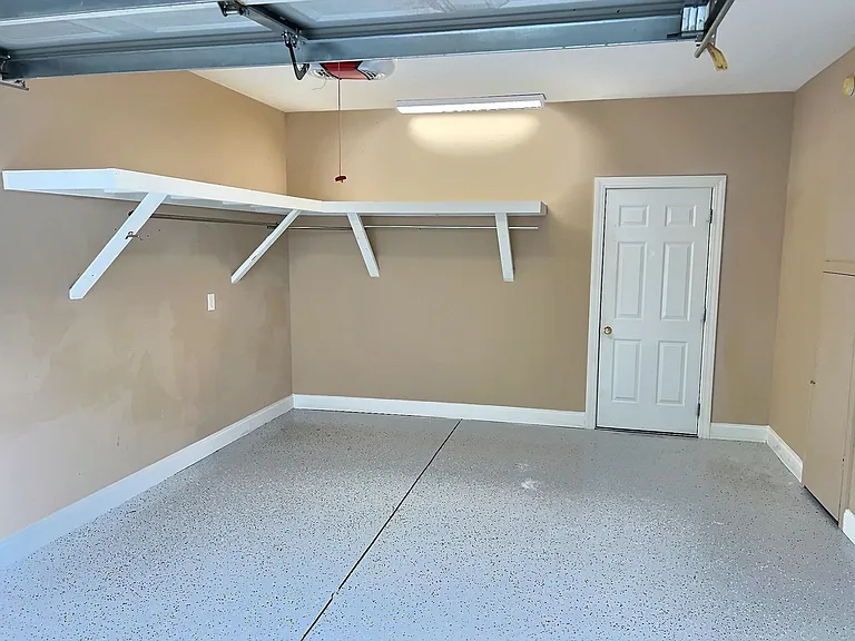 6500 Colonial Dr — Photo 2