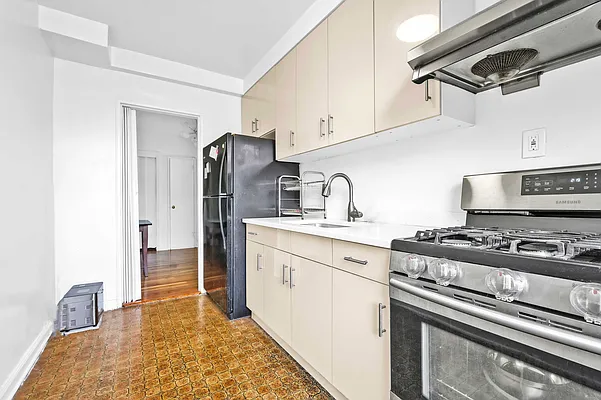 Sold by Chous Realty Group Inc | media 10