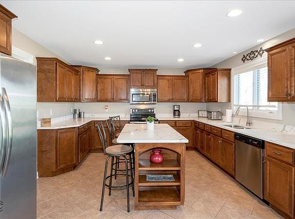 3rd image of 1706 Shire Ln