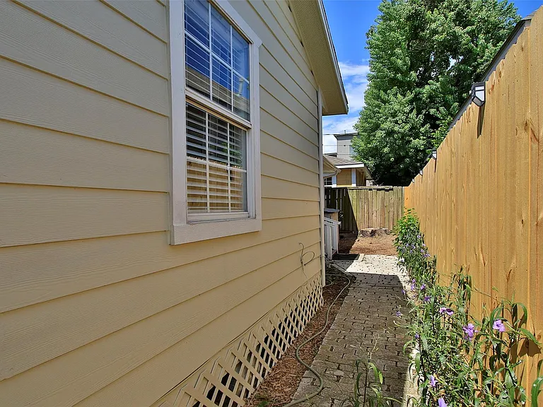 1518 Sabine St — Photo 41