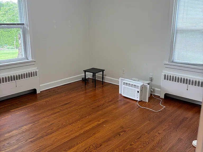 601 Linden Cir — Photo 12