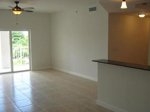 4th image of 1931 NE 2nd St APT 205