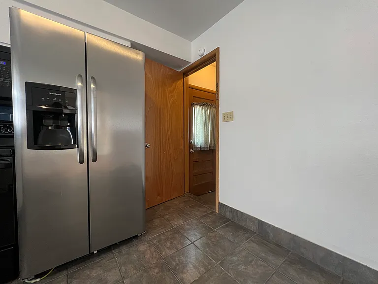 1131 E Elm St #1 — Photo 8