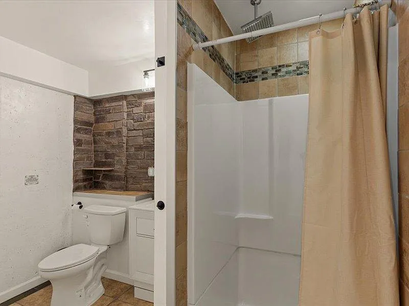 4 bed, 4.0 bath, 3238 sqft, $1,057 — Photo 3
