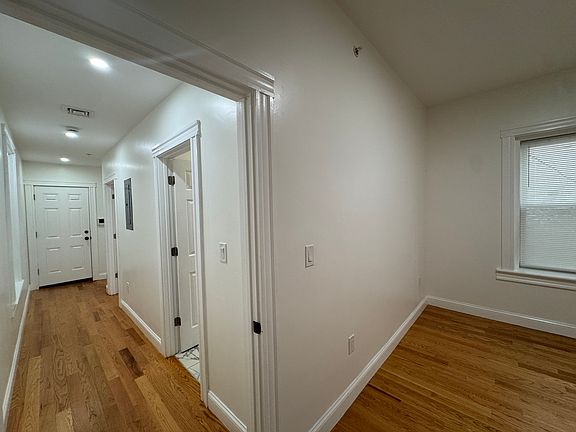 5th image of 314 Warren St APT 2