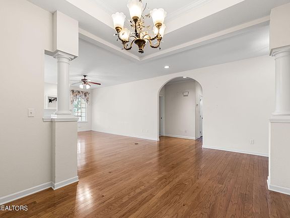 4th image of 1526 Graybrook Ln
